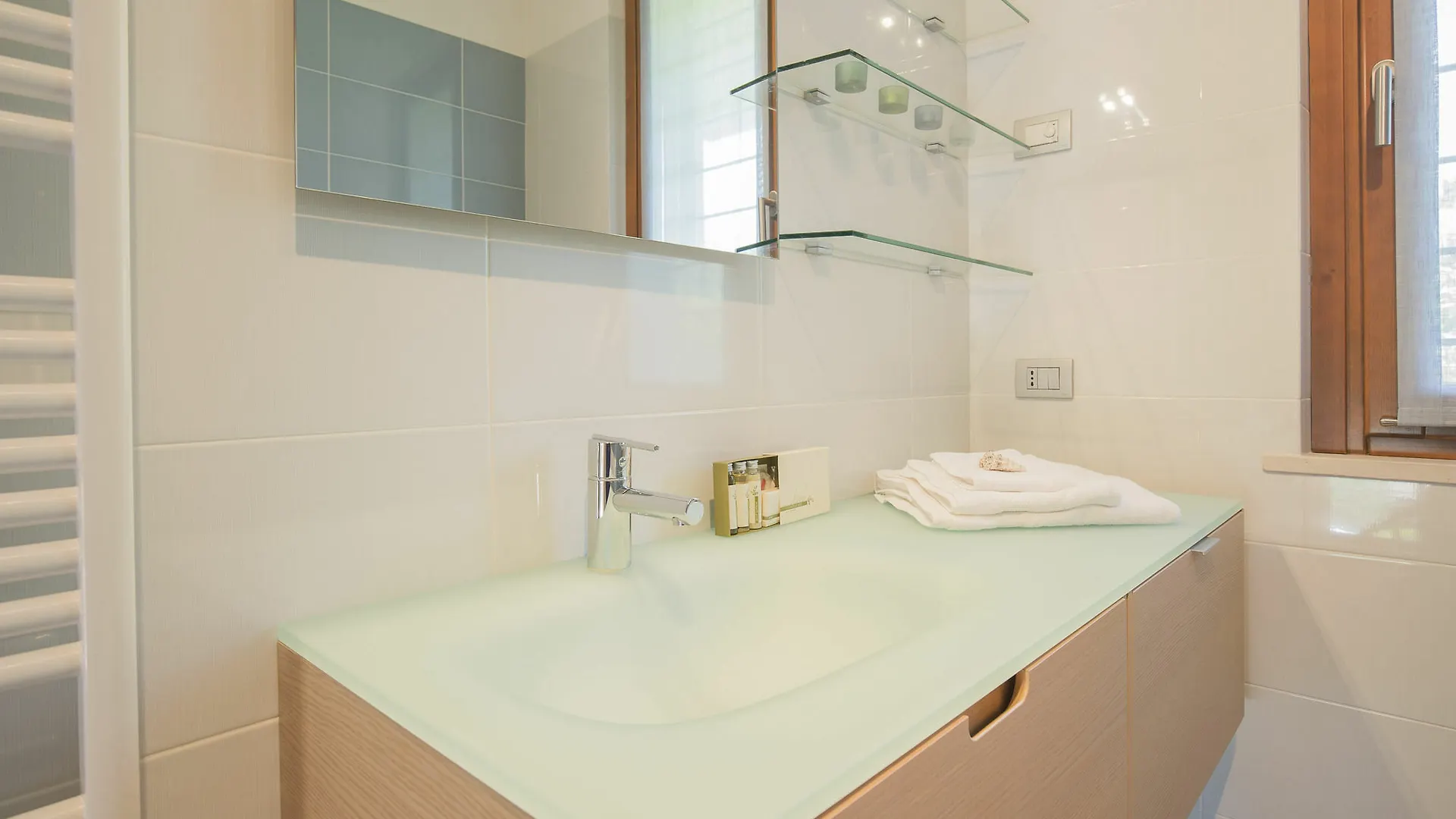 Marina Loft Villa Moniga del Garda 0*,  Italy