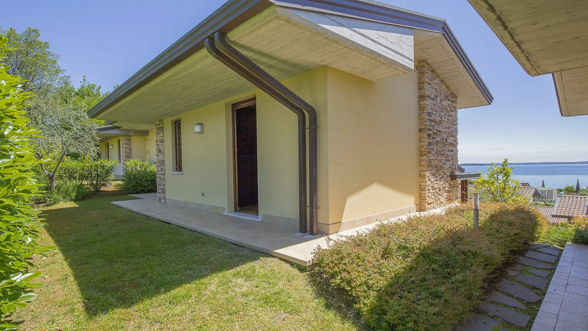 Marina Loft Villa Moniga del Garda 0*,  Italy